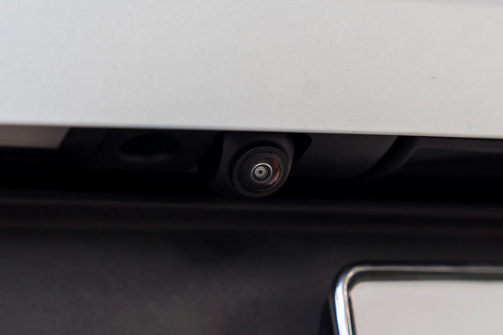 Camera sau tại khu vực cốp xe.