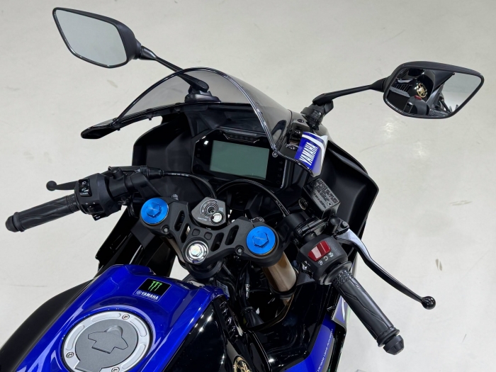 Yamaha-R15-9