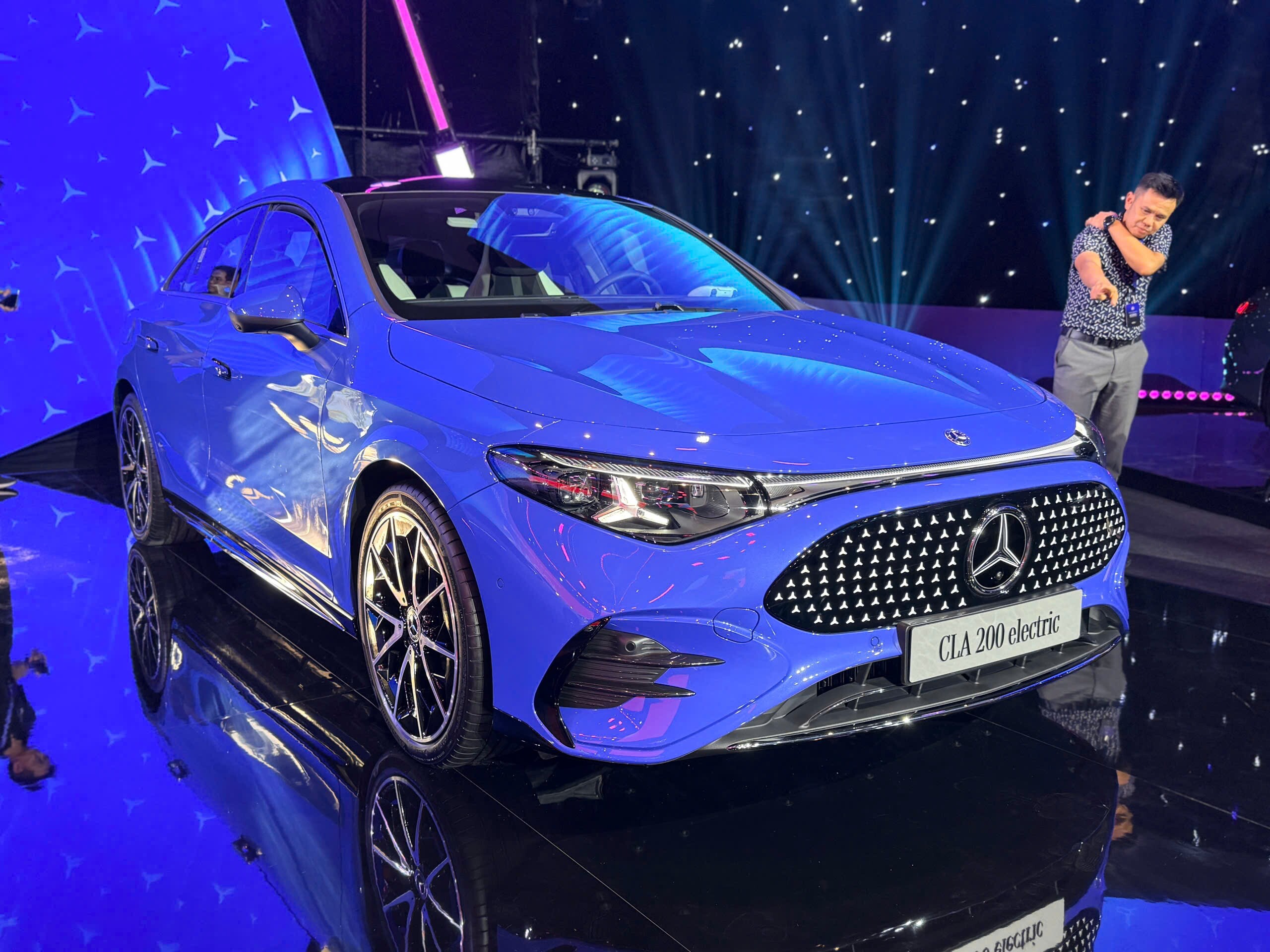 Mercedes-Benz Việt Nam công bố giá bán cho mẫu xe thuần điện CLA 200 Electric ở mức 1,59 tỷ đồng.