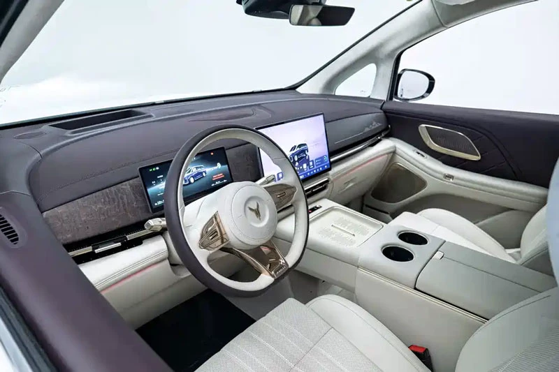 Chuyên cơ mặt đất 4 chỗ ngồi, động cơ PHEV, giá hơn 3,1 tỷ đồng - Hình 4