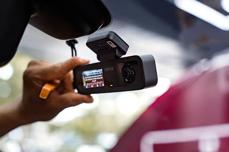 Camera chính 70mai T400 tại khu vực kính lái