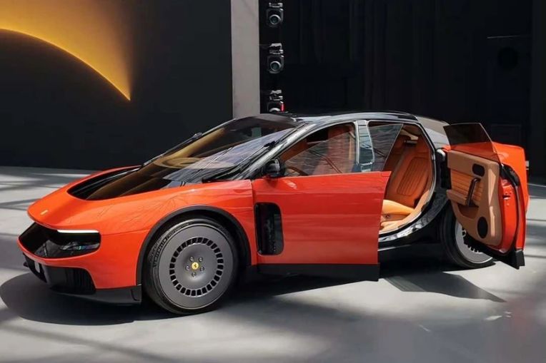 Ferrari Luce