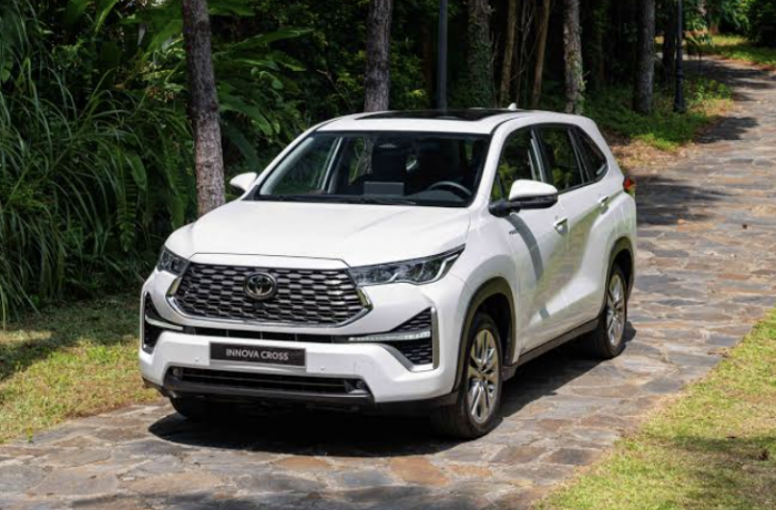 Toyota Innova Cross 2027 teaser
