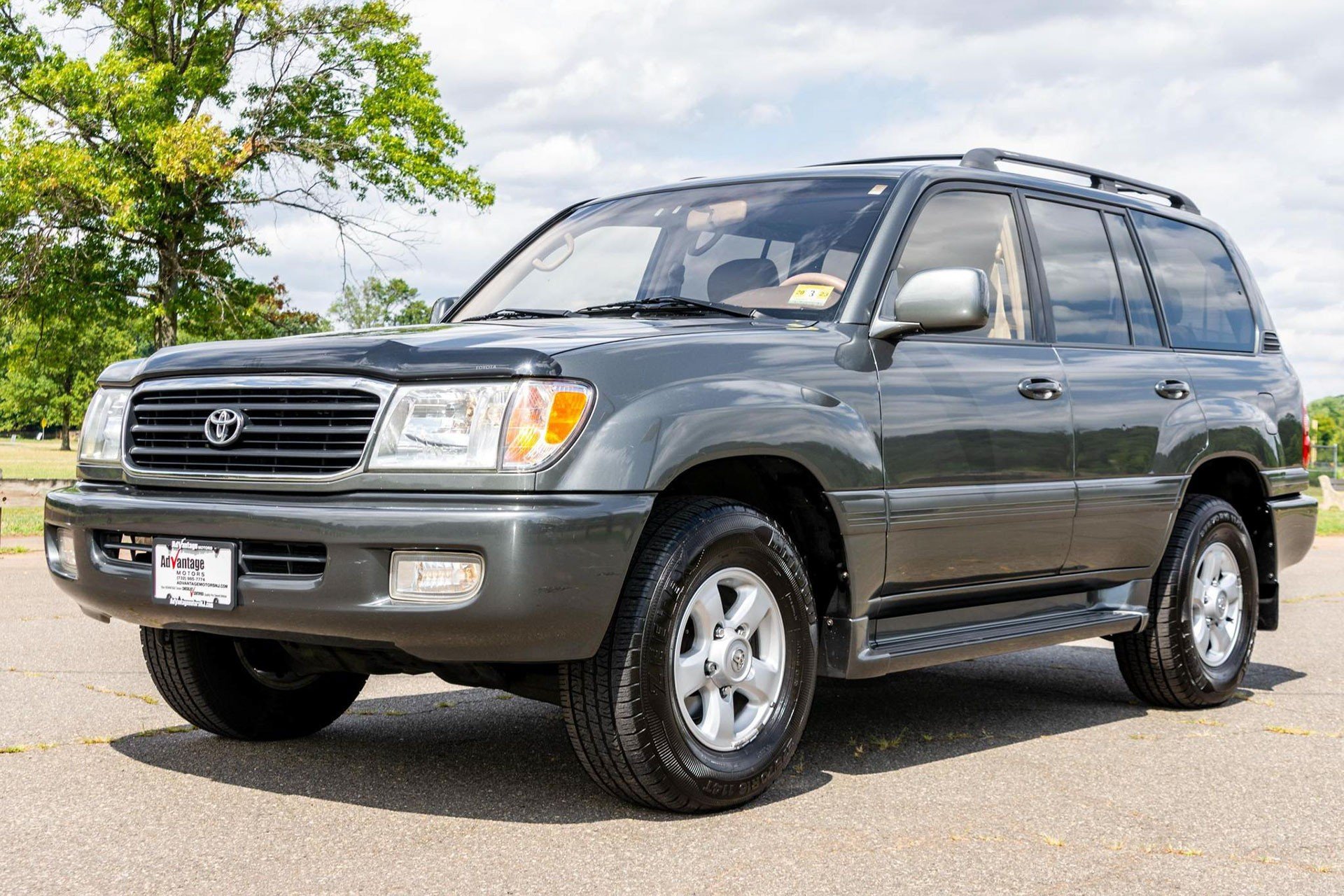 toyota land cruiser 2000 101317.jpg
