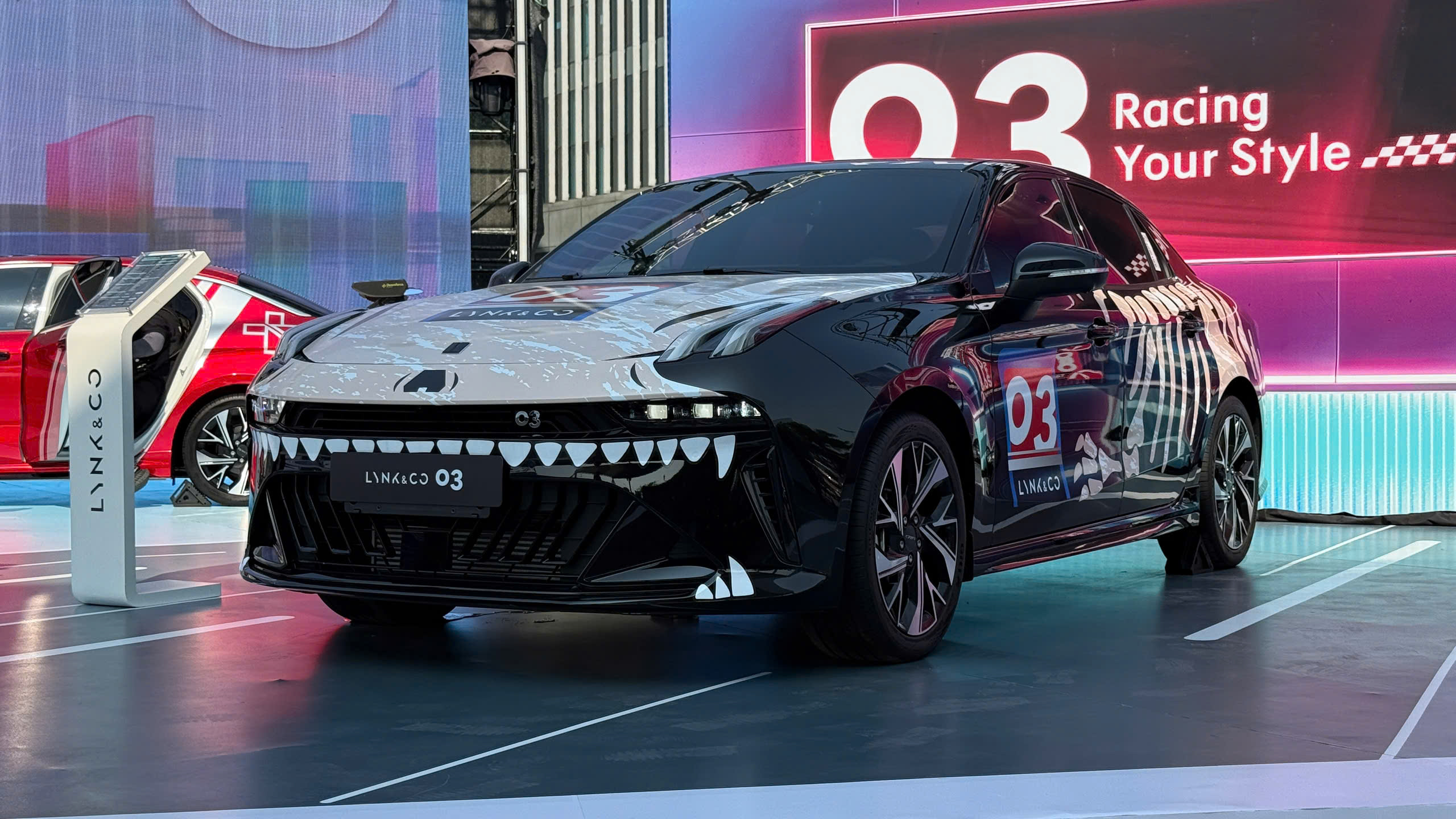 Lynk & Co 02 3.jpg