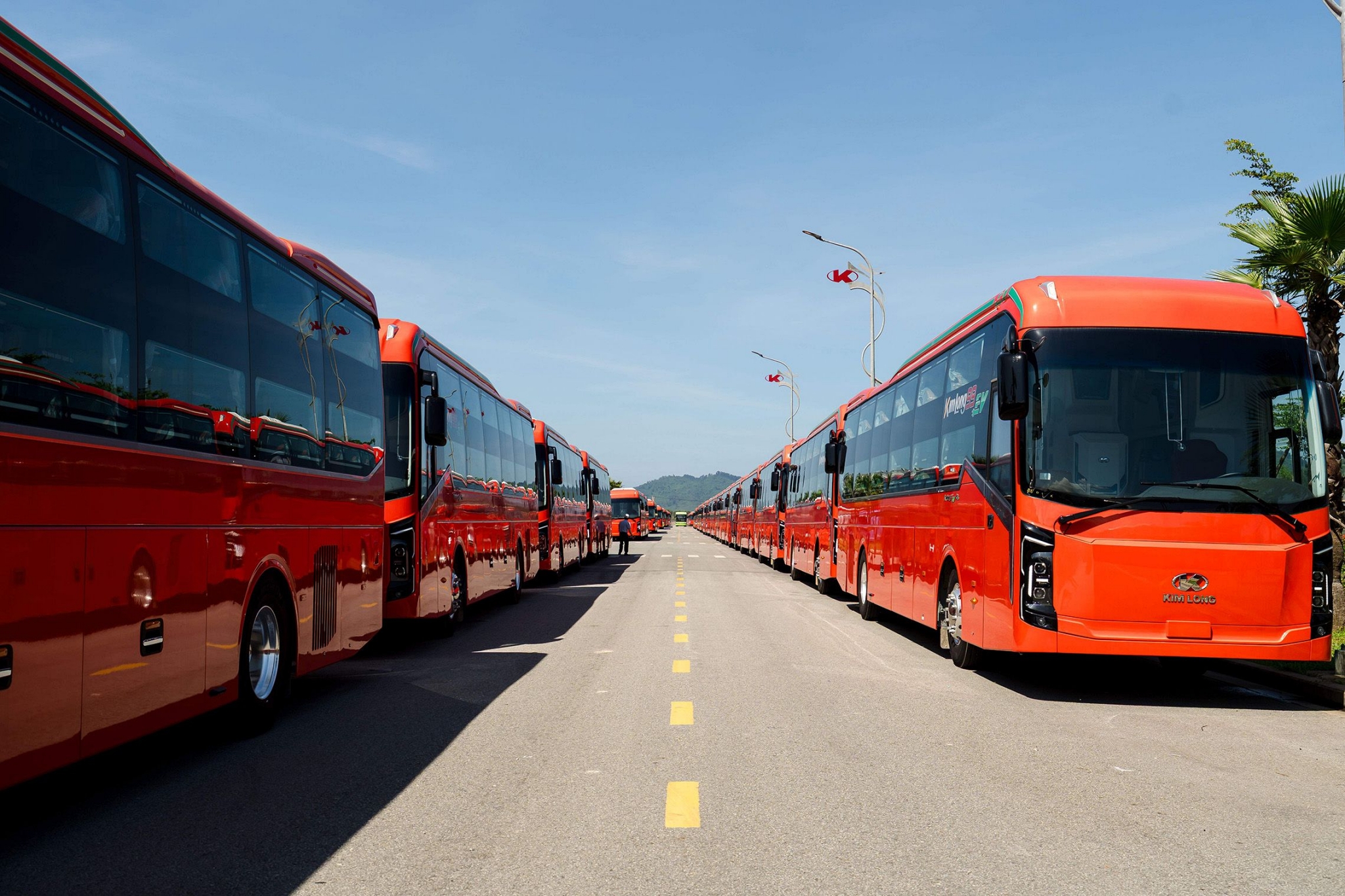 Ngoài KIMLONG99 EV-G34, danh mục ô tô điện của Kim Long Motor còn bao gồm minibus KIMMAI9 EV, xe van GK48-EV và xe đầu kéo điện KIMLONG K9KEV (Ảnh: FUTA).