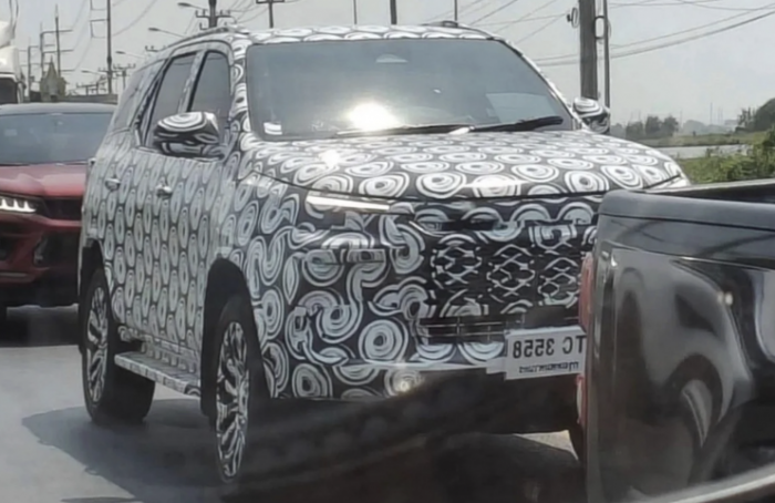 Fortuner mới phần đuôi