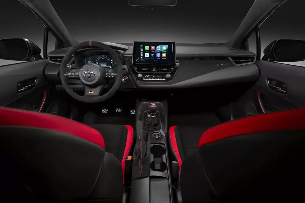 Toyota GRMN Corolla vẫn dùng màn hình cảm ứng trung tâm 8 inch