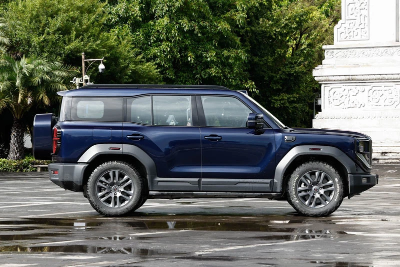 SUV địa hình cỡ lớn, công suất 843 mã lực, giá từ 1,355 tỷ đồng - Hình 3