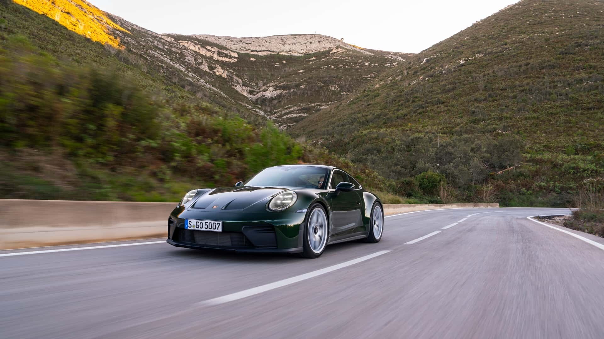 CEO Porsche cam kết sẽ giữ lại động cơ đốt trong cho dòng 911.