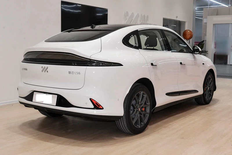 Xe gầm cao công suất 680 mã lực, phạm vi hoạt động 750km, giá chưa tới 800 triệu đồng - Hình 3