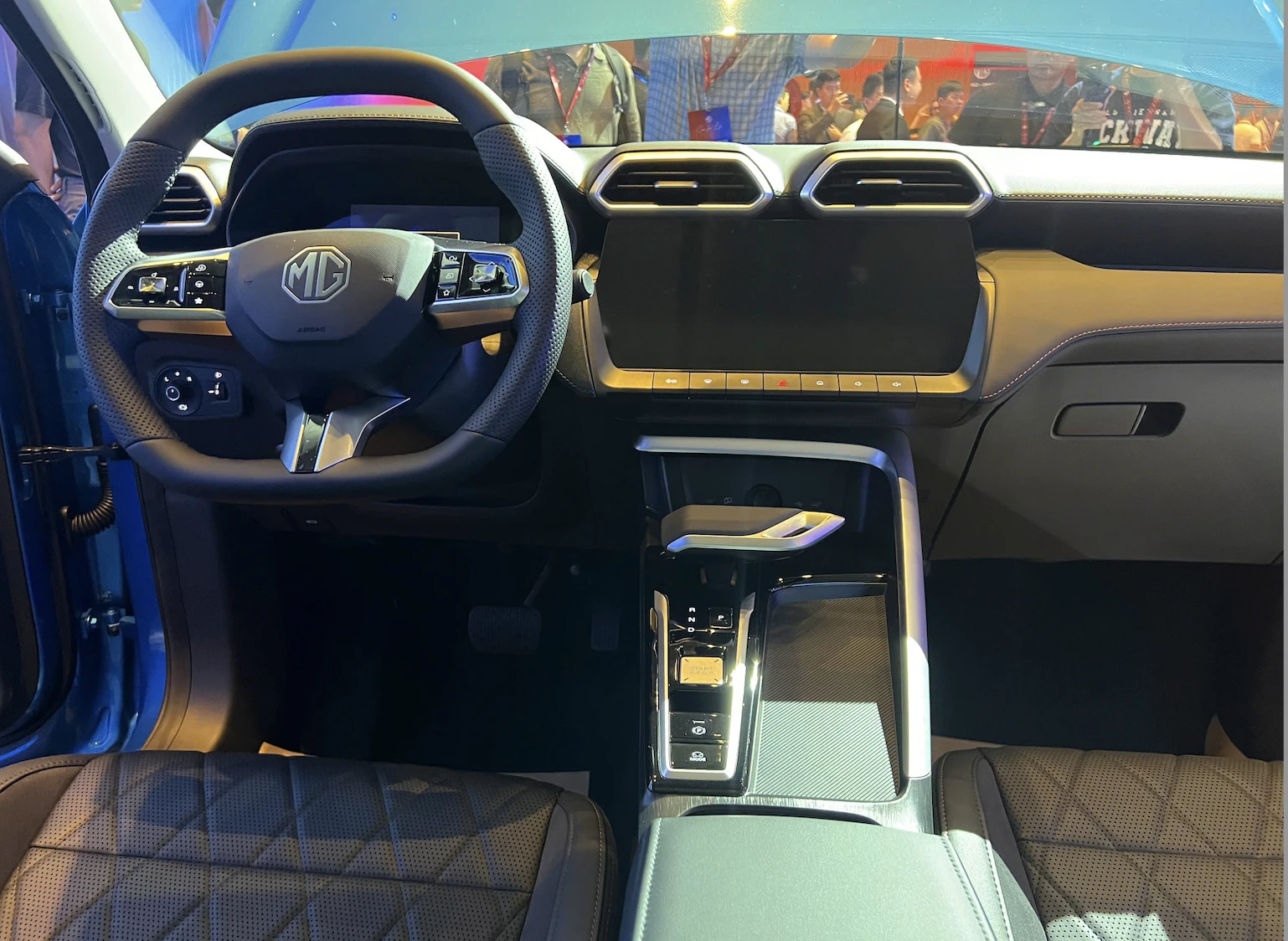 Giá rẻ nhất phân khúc xe hybrid HEV, MG ZS có hút khách của Toyota Yaris Cross?