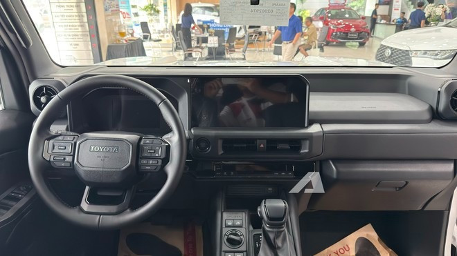 land-cruiser-fj-vs-ford-everest-3.jpg