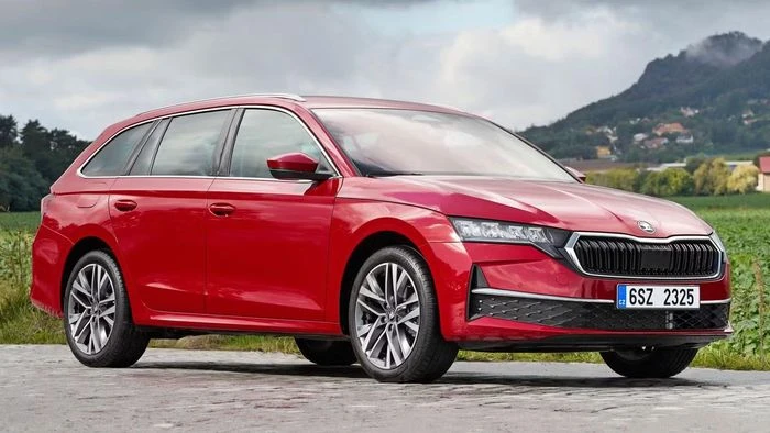 Mẫu xe hybrid toàn phần đầu tiên của Skoda lộ diện - Hình 1