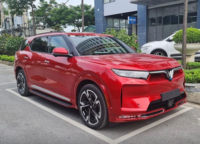 Giá xăng dầu hôm nay 3/10: Kỳ tới E10 RON 95 và E5 RON 92 có triển vọng xuống 20.000 đồng/lít? Giá lăn bánh VinFast VF 9 ảnh 2