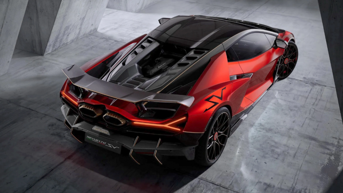 Lamborghini Revuelto SV nhìn từ phía trước. Ảnh: Lamborghini.