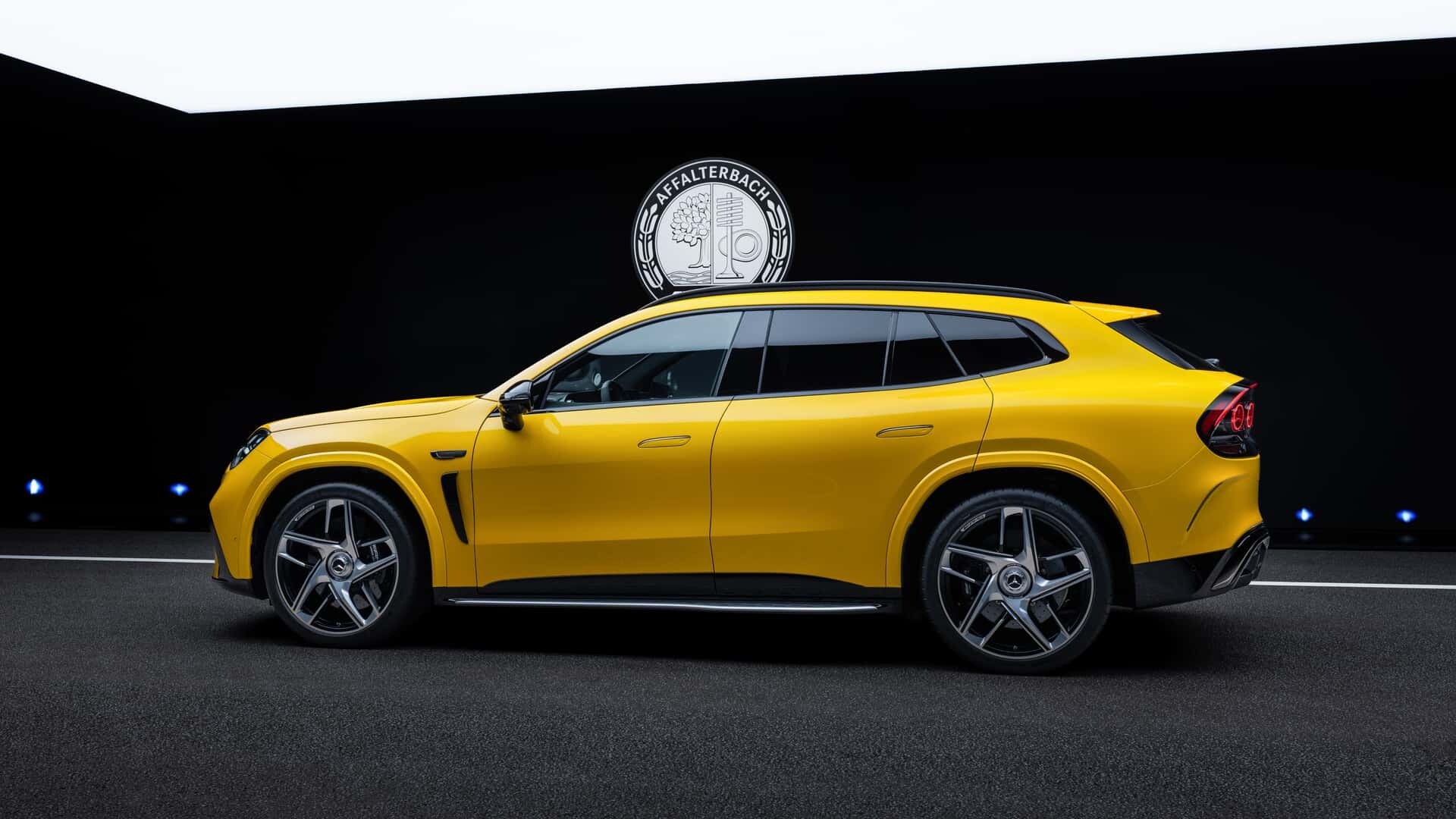 AMG GT SUV tiếp tục gây tranh cãi tương tự bản sedan bởi tỷ lệ phân bổ đường nét khá bề thế và phá cách.