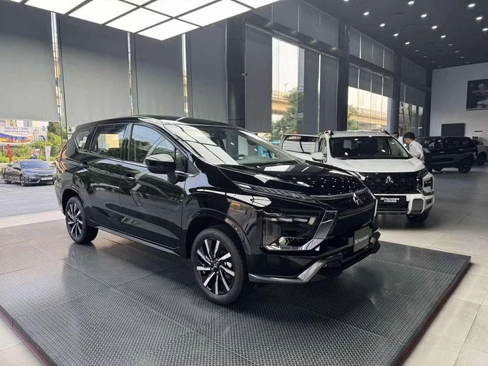 Loạt xe 7 chỗ đua khuyến mãi, giảm giá cả trăm triệu - Hình 1