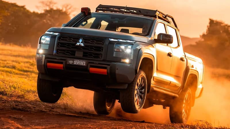 Mitsubishi Triton thêm bản đặc biệt: Độ ống thở, giá nóc chính hãng khiến dân off-road phát thèm
