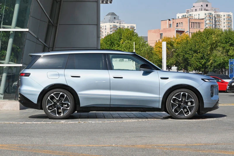 SUV công suất 295 mã lực, di chuyển 451 km không cần đổ xăng, giá gần 900 triệu đồng - Hình 2