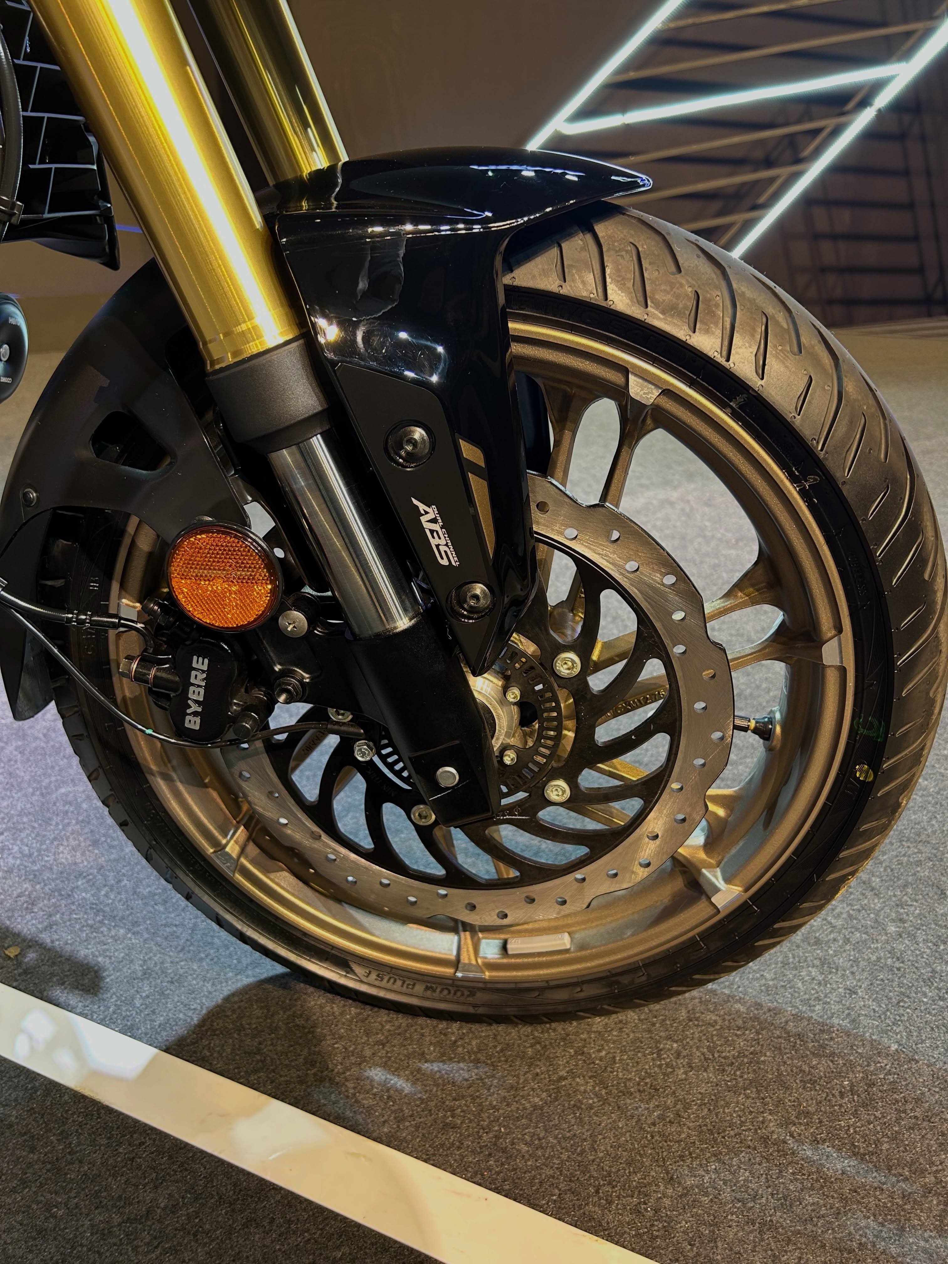 Chính thức ra mắt ‘vua côn tay’ 250cc mới: Mạnh hơn Yamaha Exciter và Honda Winner R, có ABS 2 kênh, giá 54 triệu đồng ảnh 5