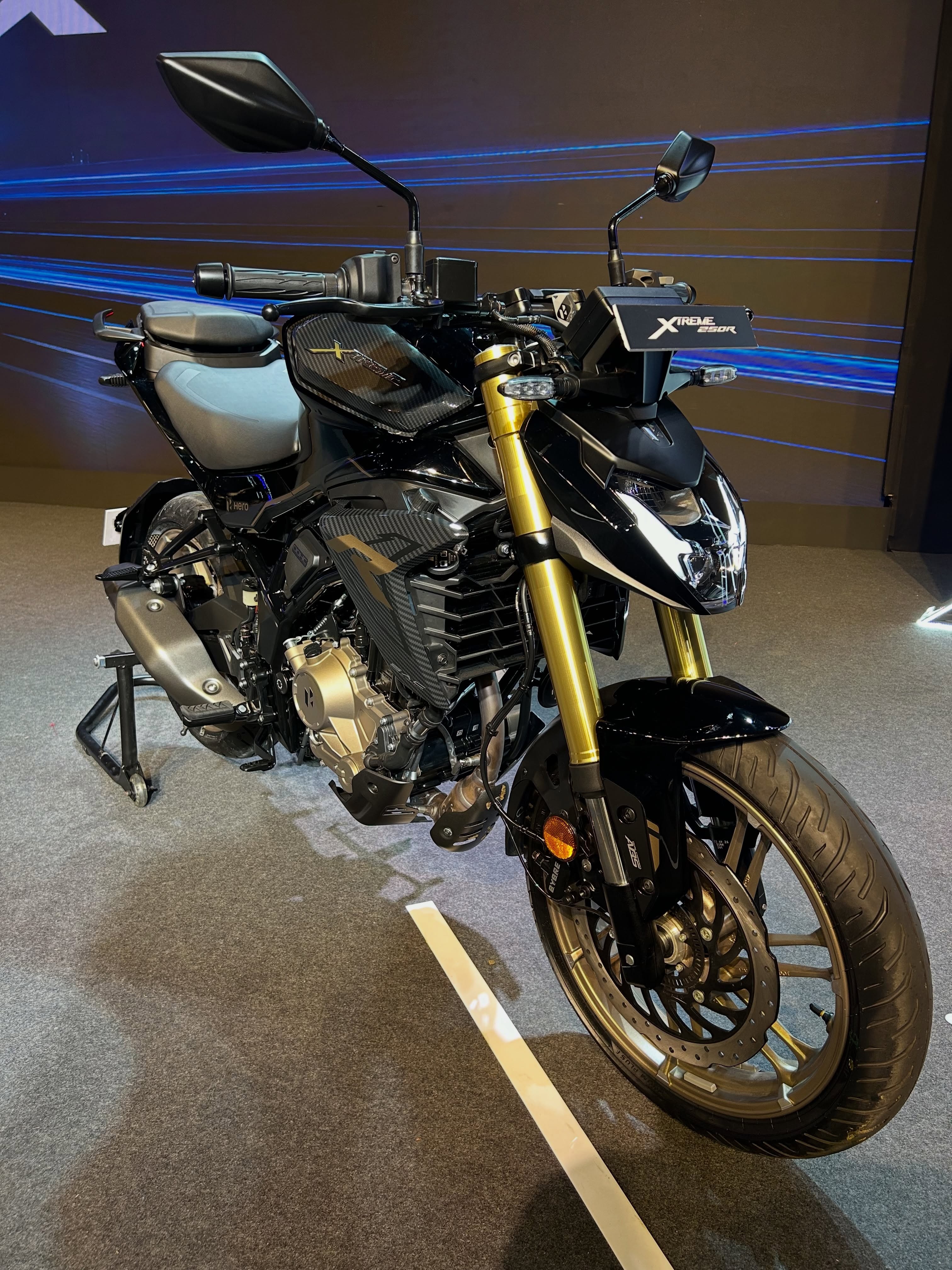Chính thức ra mắt ‘vua côn tay’ 250cc mới: Mạnh hơn Yamaha Exciter và Honda Winner R, có ABS 2 kênh, giá 54 triệu đồng ảnh 4