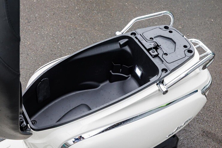 Xe ga retro trang bị hiện đại, thách thức Vespa, SH - 4