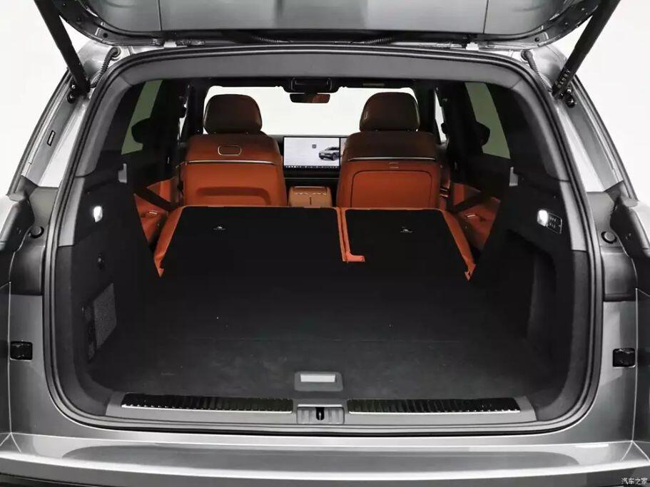 Mẫu xe EREV Volkswagen ID.Era 8X mới ra mắt có những trang bị gì? - 6