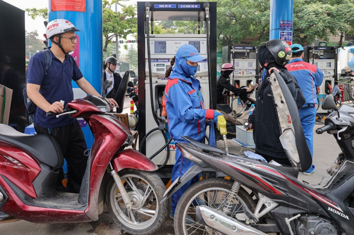 Giá xăng dầu chiều 1/10: Dầu diesel giảm về dưới 30.000 đồng/lít, RON 92 và E10 RON 95 gây sốc, giá đầy bình xe ga 110cc ảnh 1