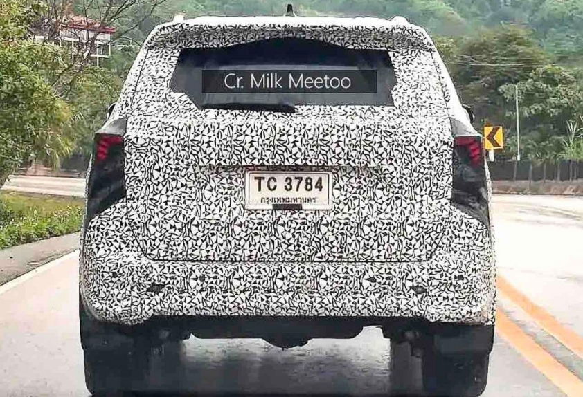 Toyota Fortuner (2)