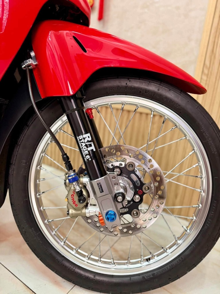 Honda Wave 125 đời 2005 lên dàn đồ hiệu hơn 500 triệu đồng - 2