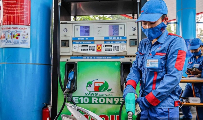 Giá xăng dầu trưa 10/9: Xăng E5 RON 92 cực rẻ, E10 RON 95 ‘sáng nước’ giảm về 17.000 đồng/lít? Giá đầy bình xe ga 110cc ảnh 1