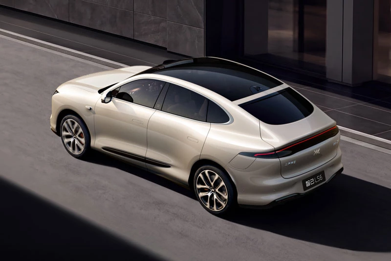 Xe gầm cao công suất 680 mã lực, phạm vi hoạt động 750km, giá chưa tới 800 triệu đồng - Hình 2