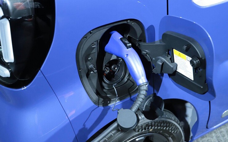 Suzuki ra mắt ô tô điện nhỏ xíu, có trợ giá còn khoảng 255 triệu đồng - 9