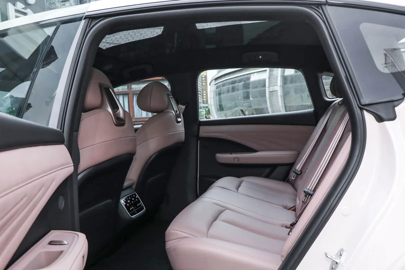 Xe điện Nissan mạnh 268 mã lực, phạm vi hoạt động 635 km, giá chưa tới 500 triệu đồng - Hình 6