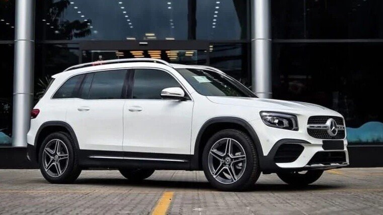28-1793151338-mercedes-benz-trieu-hoi-hon-800-xe-glb-va-c-class-tai-viet-nam-do-loi-khoa-cua