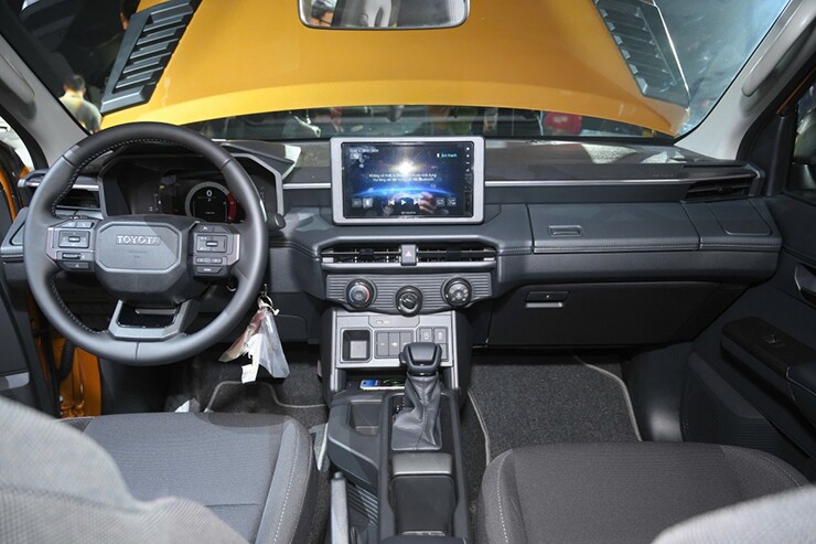 Toyota Hilux bất ngột giảm giá mạnh, bản Pro rẻ hơn Ford Ranger - 2