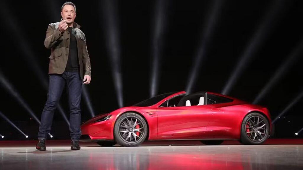Tesla từng đưa ra những thông số kỹ thuật ấn tượng như tốc độ tối đa 402 km/h.