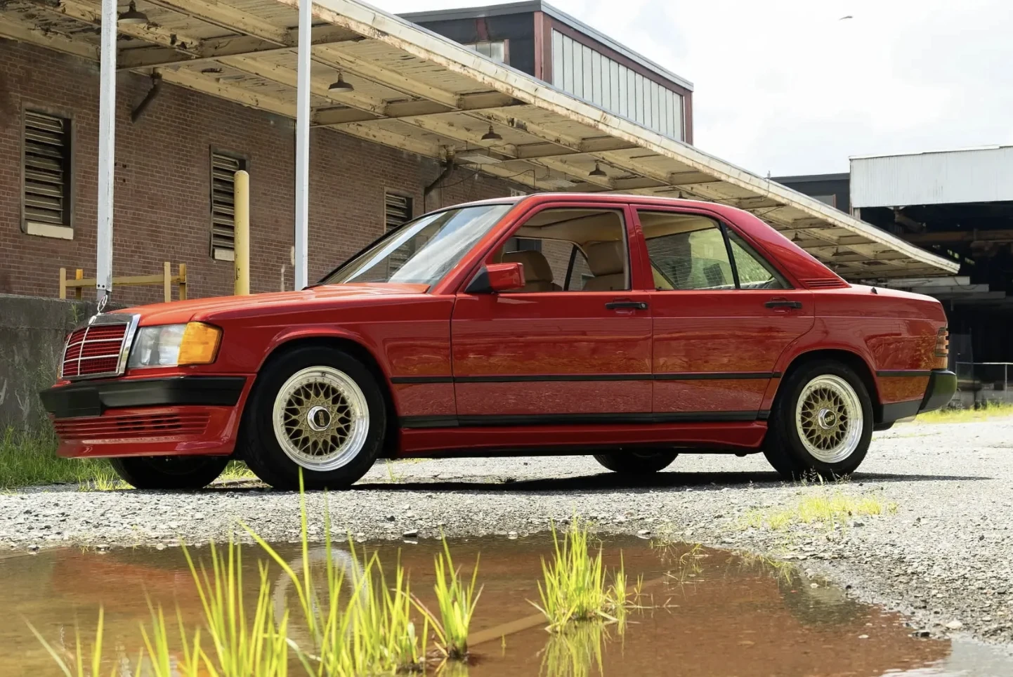 Xế cổ Mercedes-Benz 190E đời 1984 độ turbo độc nhất vô nhị - Hình 1