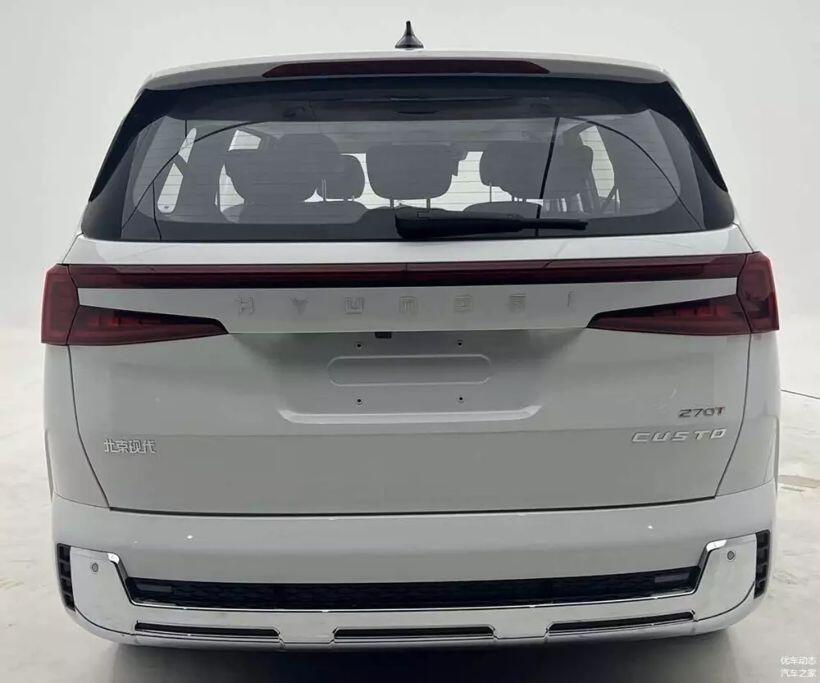Xe MPV Hyundai Custin bản nâng cấp lộ diện - 3