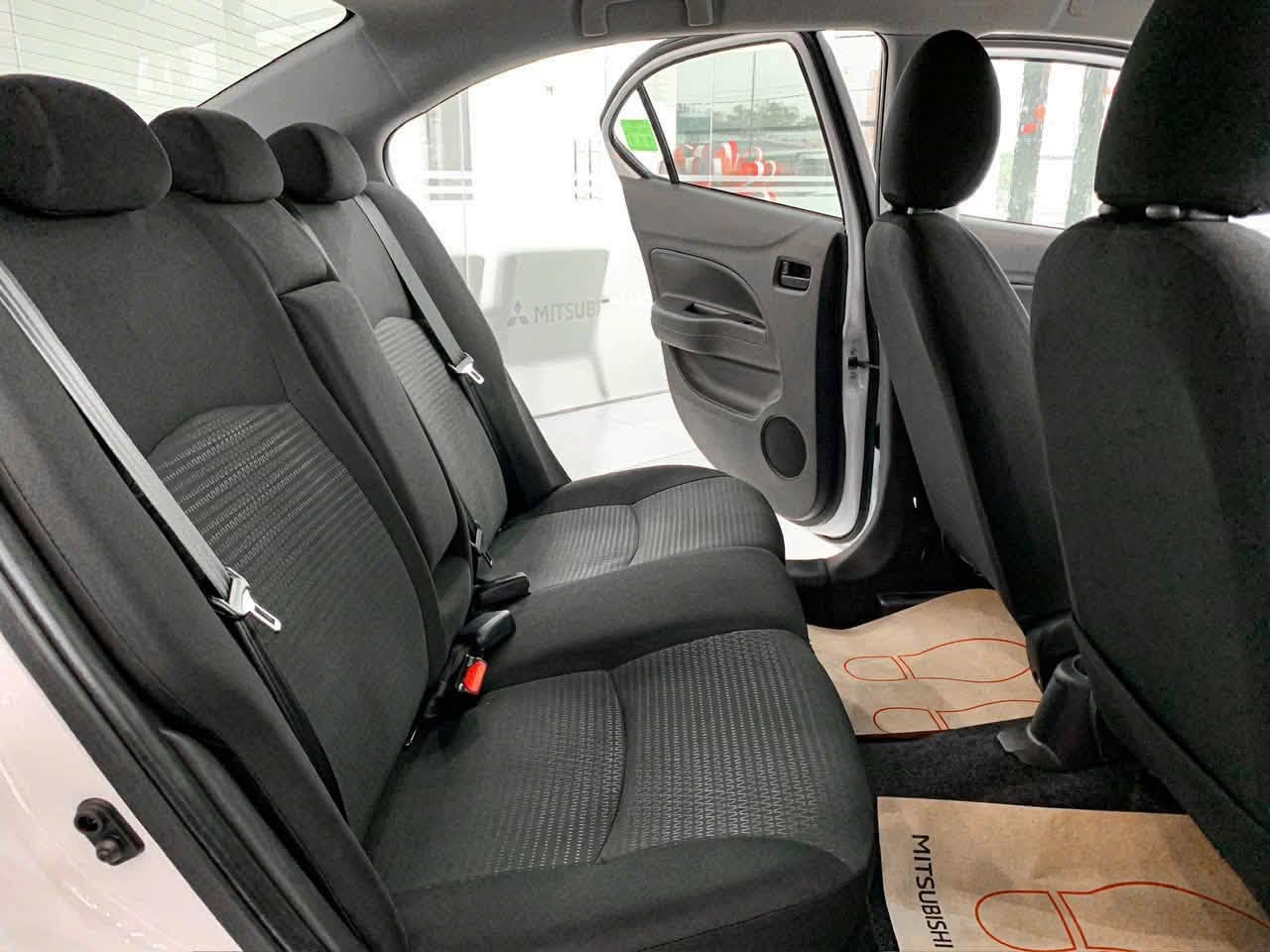 Đại lý xả kho Mitsubishi Attrage: Sedan hạng B xuống giá ngang Grand i10, không thoải mái chọn phiên bản - Ảnh 7.