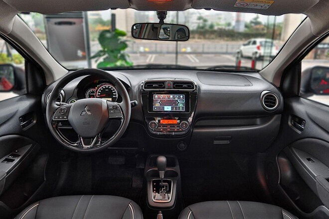 Màn hình giải trí cảm ứng trung tâm trên Mitsubishi Attrage