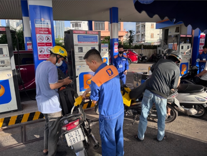 Giá xăng dầu hôm nay 4/8: E10 sắp giảm xuống mức rẻ kỷ lục, RON 92 chỉ cách đáy 3.100 đồng, bảng giá đầy bình ô tô Mazda ảnh 1