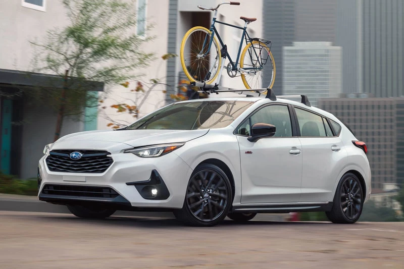 Xe hatchback thiết kế thể thao, công suất 180 mã lực, giá 640 triệu đồng - Hình 2