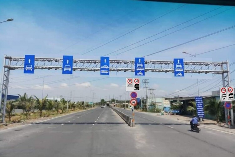 Tùy từng tuyến đường, giá long môn có thể được thiết kế với một hoặc nhiều nhịp.