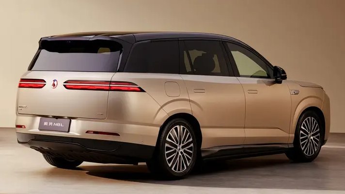 16-1789543560-byd-co-suv-dien-moi-gia-11-ty-dong-sach-chi-mat-vai-chuc-phut-day-dien-chay-1000km