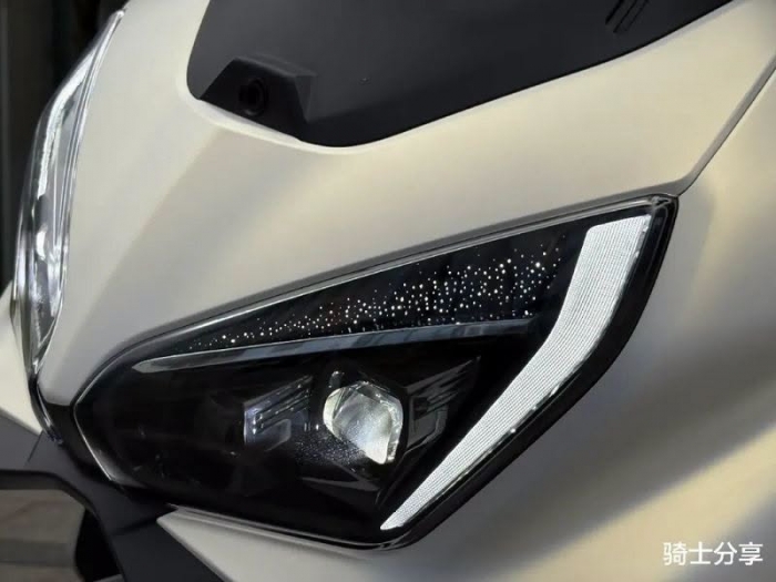 Honda-NWZ150-4