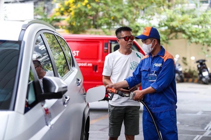 Giá xăng dầu trưa nay 25/9: Dầu diesel 30.497 đồng/lít, xăng E10 RON 95 và E5 RON 92 ‘xa bờ’, giá đầy bình ô tô Honda ảnh 1