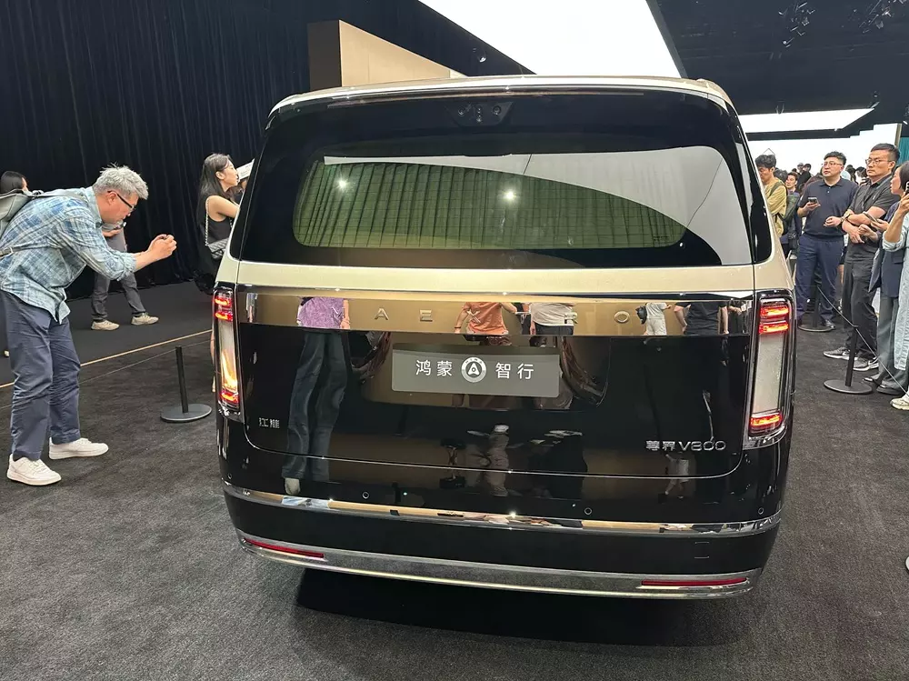 Maextro V800 có giá từ 2,7 tỷ đồng