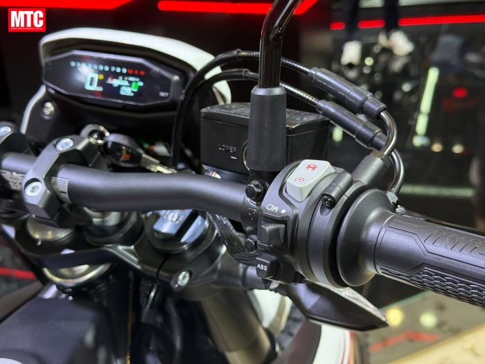 Moto Morini Kanguro 300 - hệ thống treo và vành